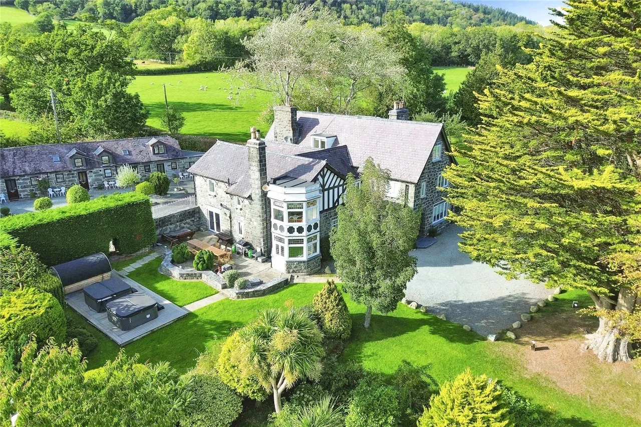 Rowen, Conwy, LL32, photo 36