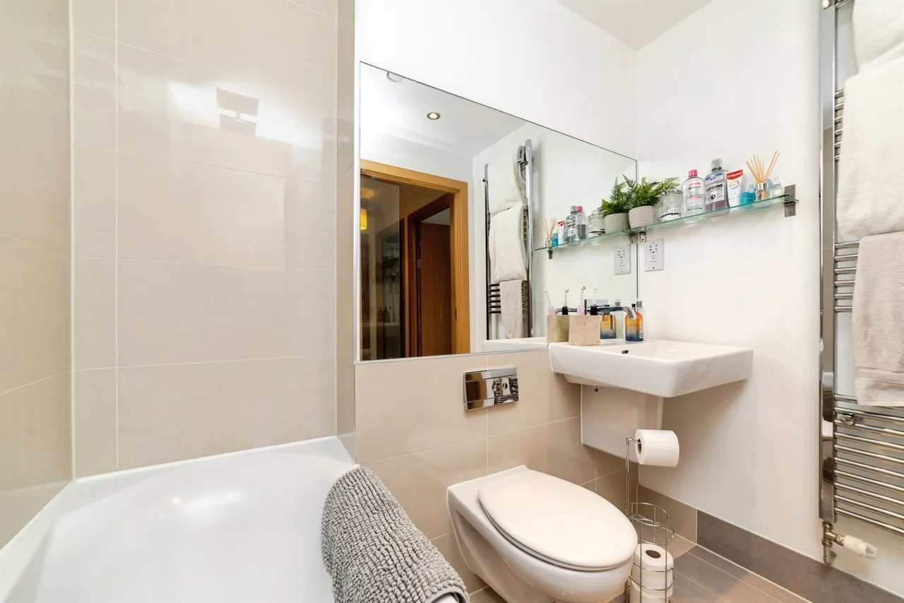 Smeaton Court, Hertford, SG13, photo 16