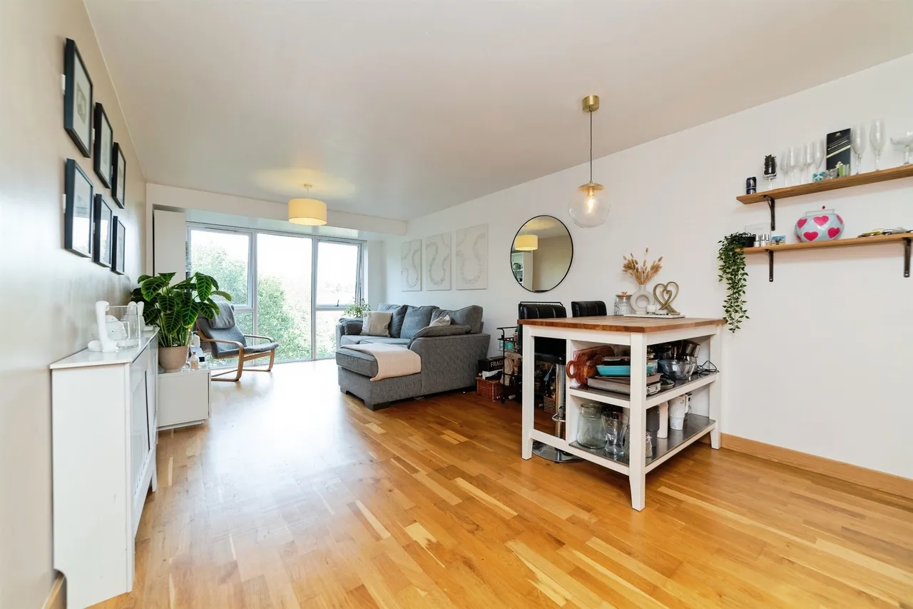 2 bed flat for sale, Smeaton Court, Hertford, SG13