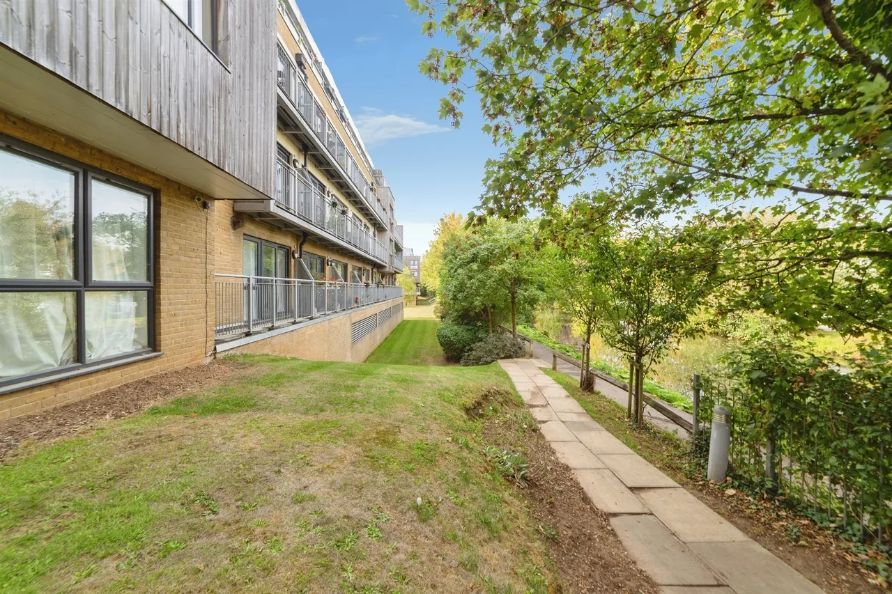 Smeaton Court, Hertford, SG13, photo 3