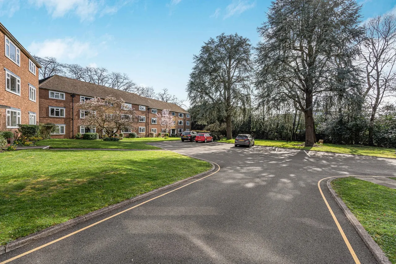Christchurch Road, Virginia Water, GU25, photo 11