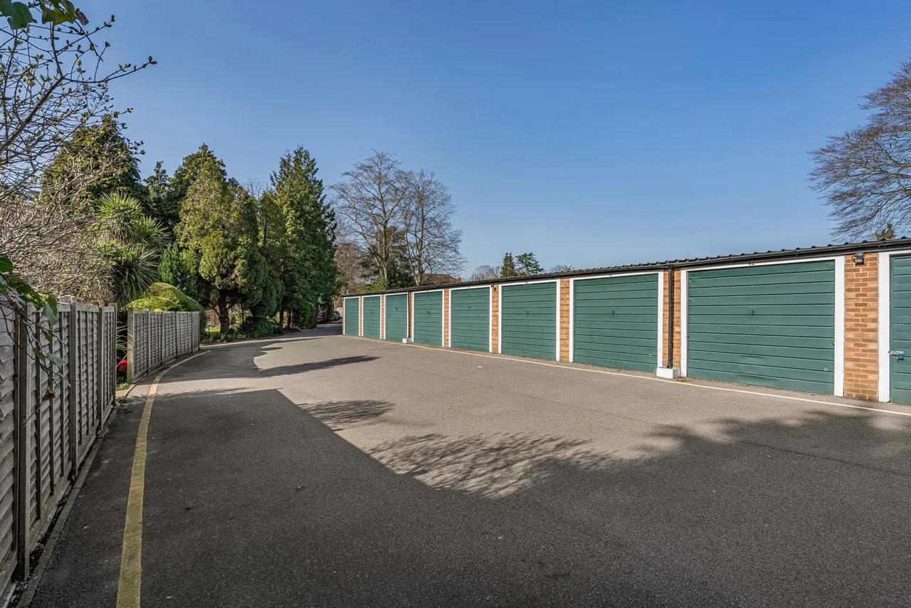 Christchurch Road, Virginia Water, GU25, photo 12