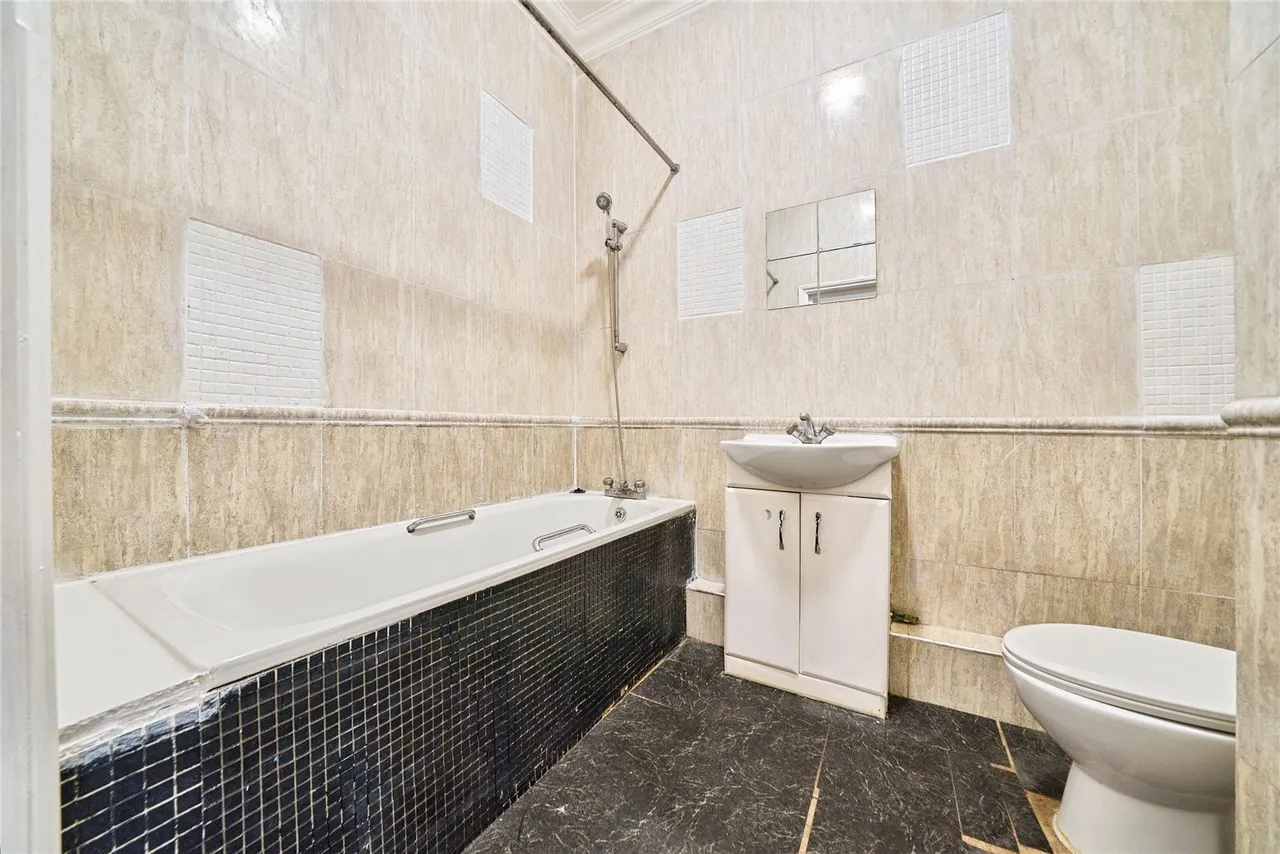Upton Lane, London, E7, photo 13
