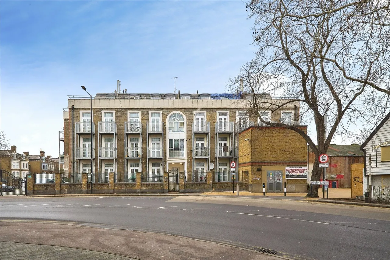 2 bed flat for sale — Upton Lane, London, E7