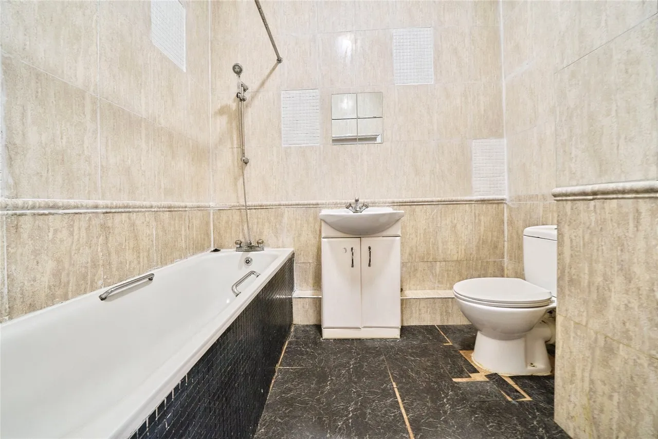 Upton Lane, London, E7, photo 14