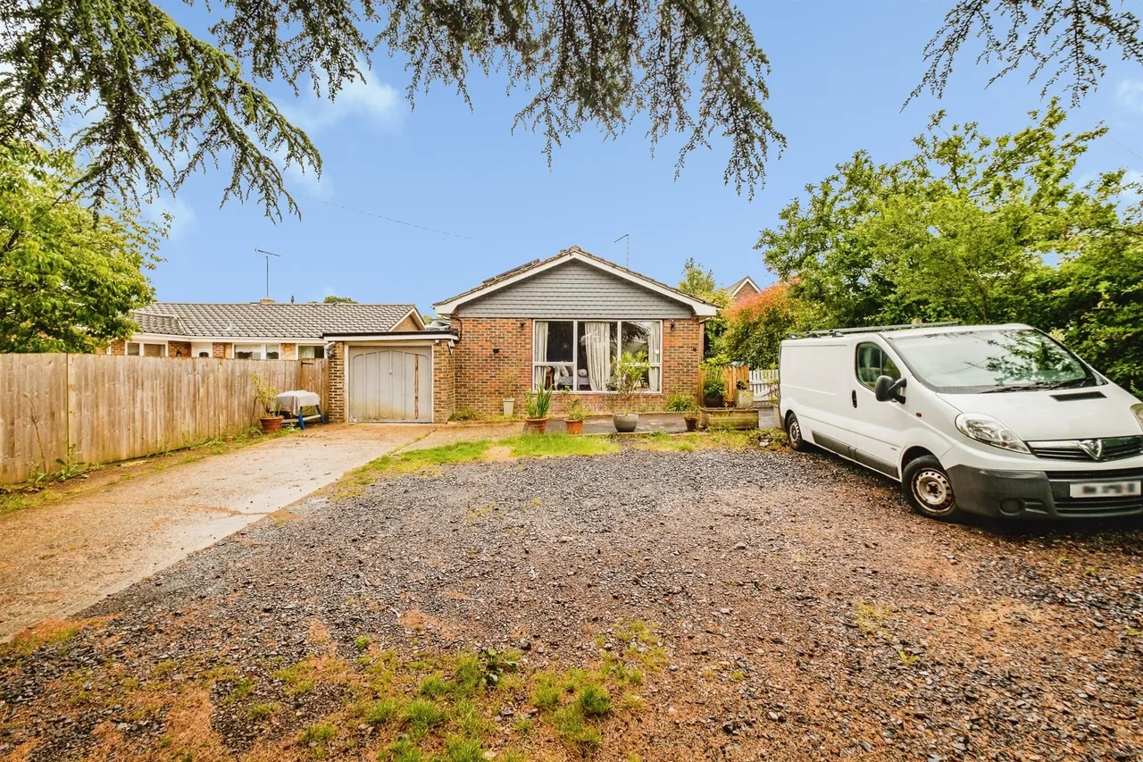 3 bed house for sale — Mill Lane, Worthing