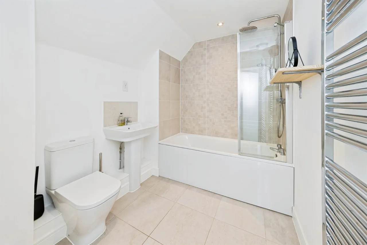 Hoadley Road, Horley, RH6, photo 9