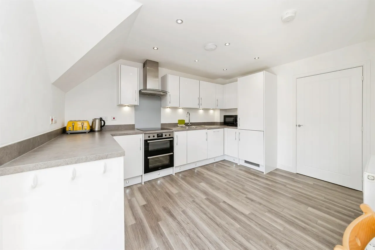 Hoadley Road, Horley, RH6, photo 4