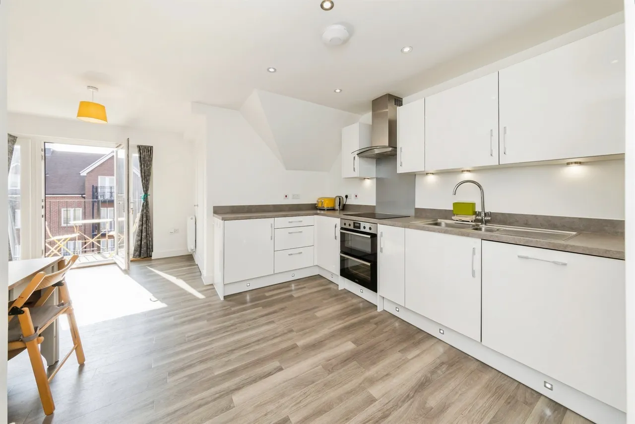 Hoadley Road, Horley, RH6, photo 3