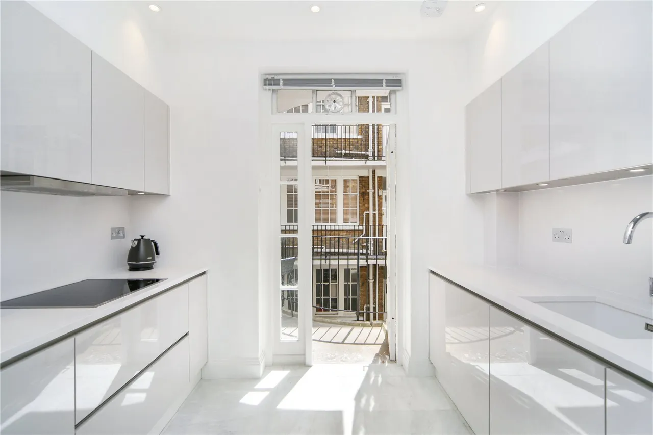 Fulham Road, Chelsea, London, SW3, photo 3