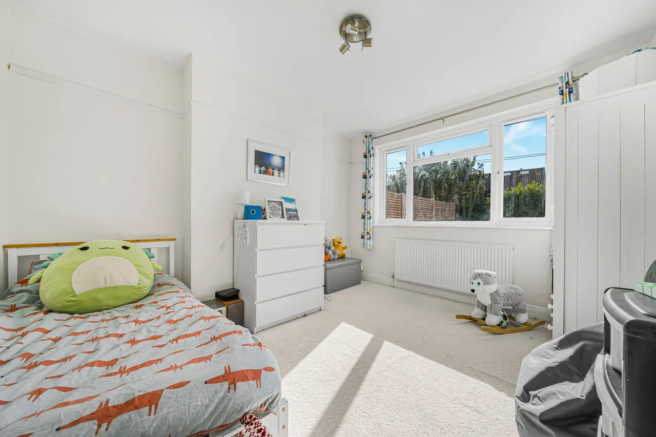 King George Avenue, Walton On Thames, KT12, photo 9