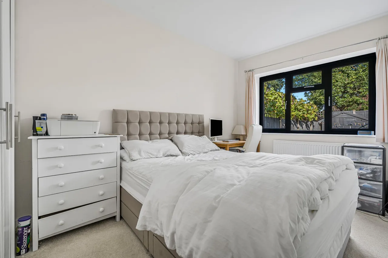 King George Avenue, Walton On Thames, KT12, photo 7