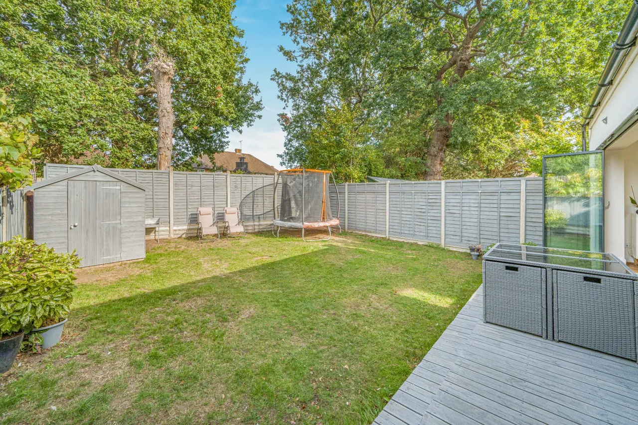 King George Avenue, Walton On Thames, KT12, photo 21