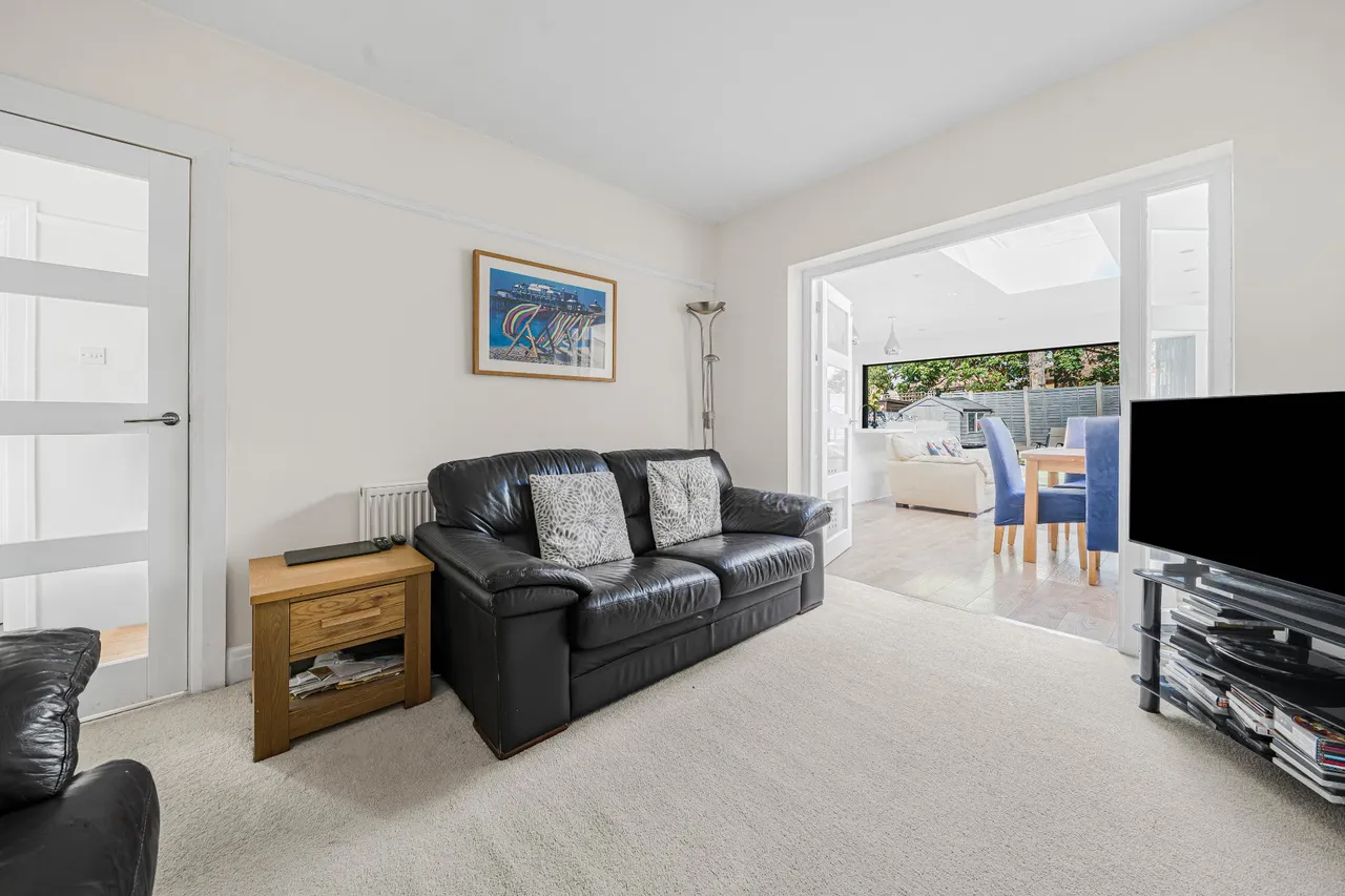 King George Avenue, Walton On Thames, KT12, photo 3
