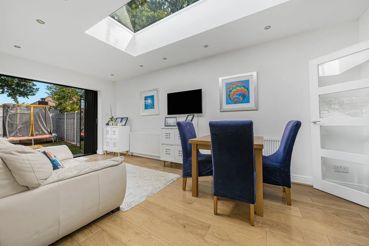 King George Avenue, Walton On Thames, KT12, photo 18
