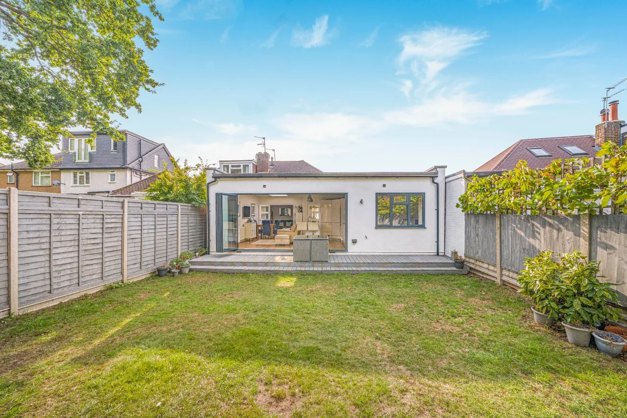 King George Avenue, Walton On Thames, KT12, photo 4