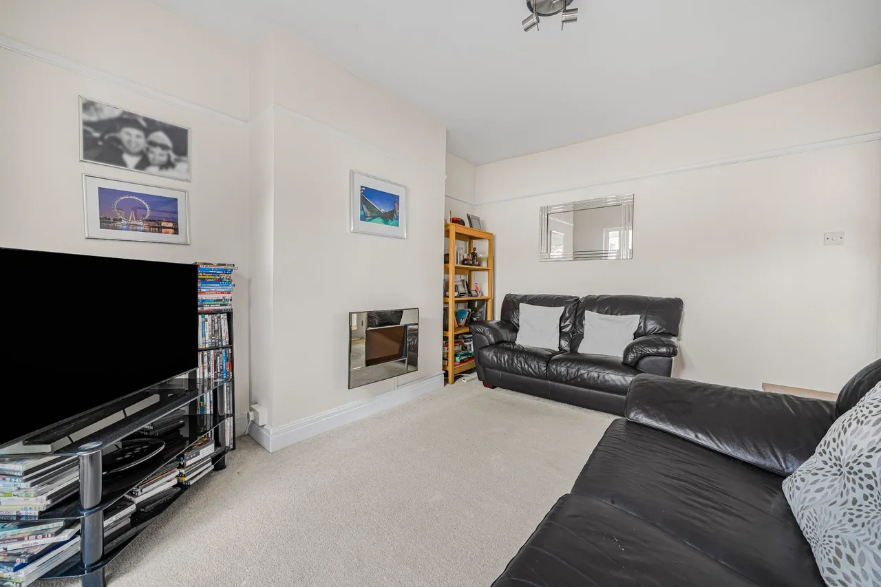 King George Avenue, Walton On Thames, KT12, photo 15