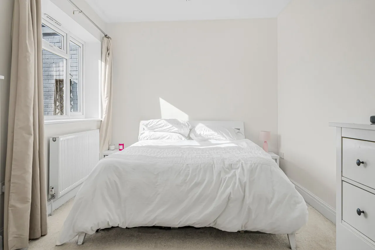 King George Avenue, Walton On Thames, KT12, photo 12