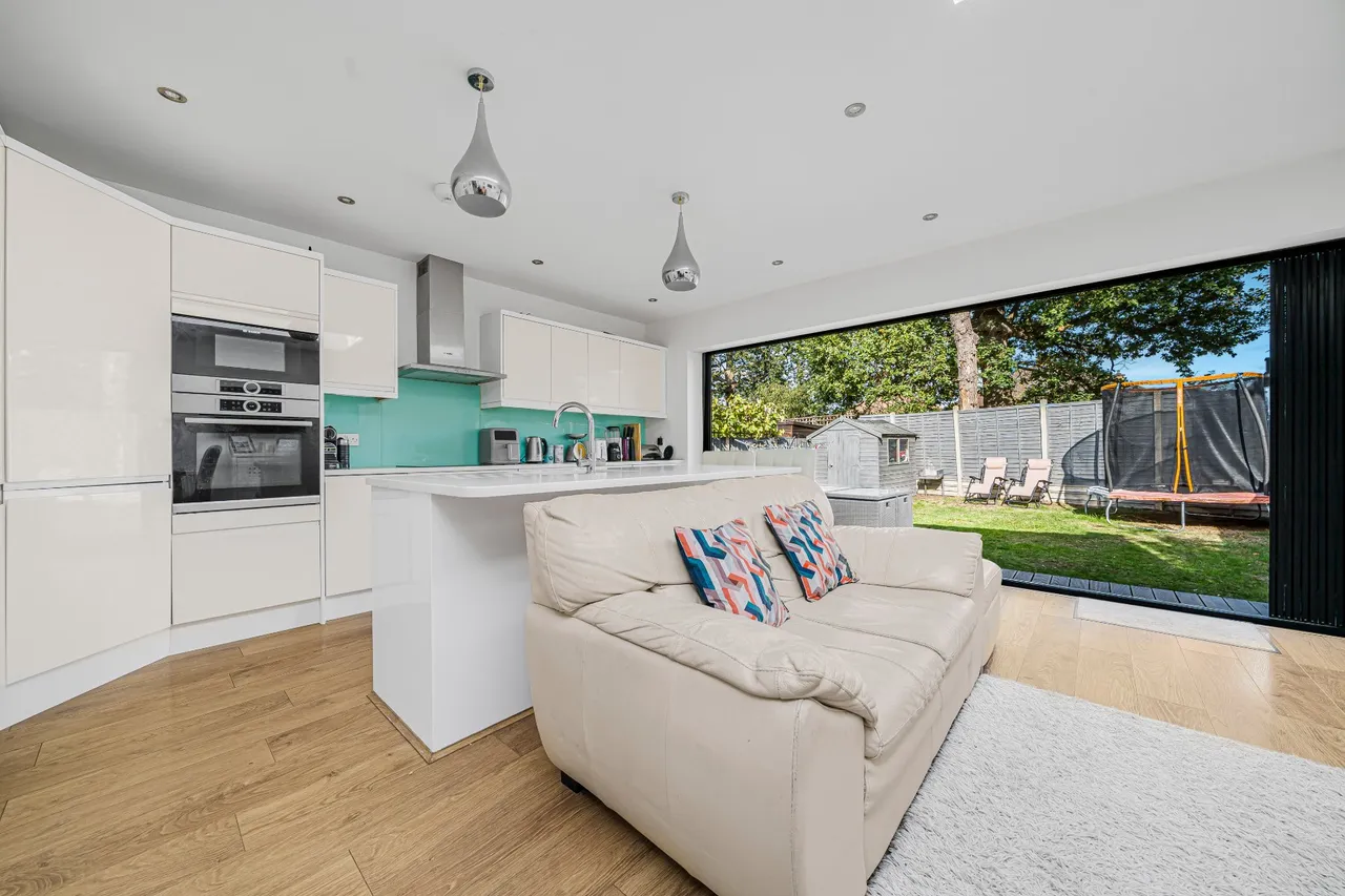 King George Avenue, Walton On Thames, KT12, photo 17