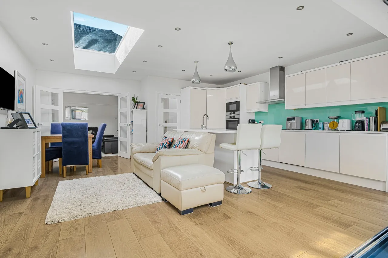 King George Avenue, Walton On Thames, KT12, photo 19