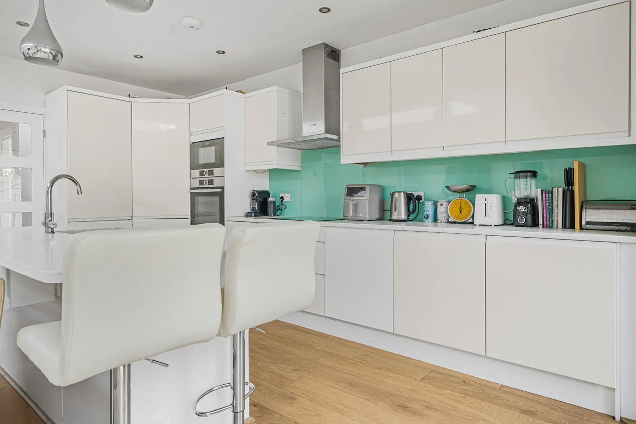 King George Avenue, Walton On Thames, KT12, photo 10