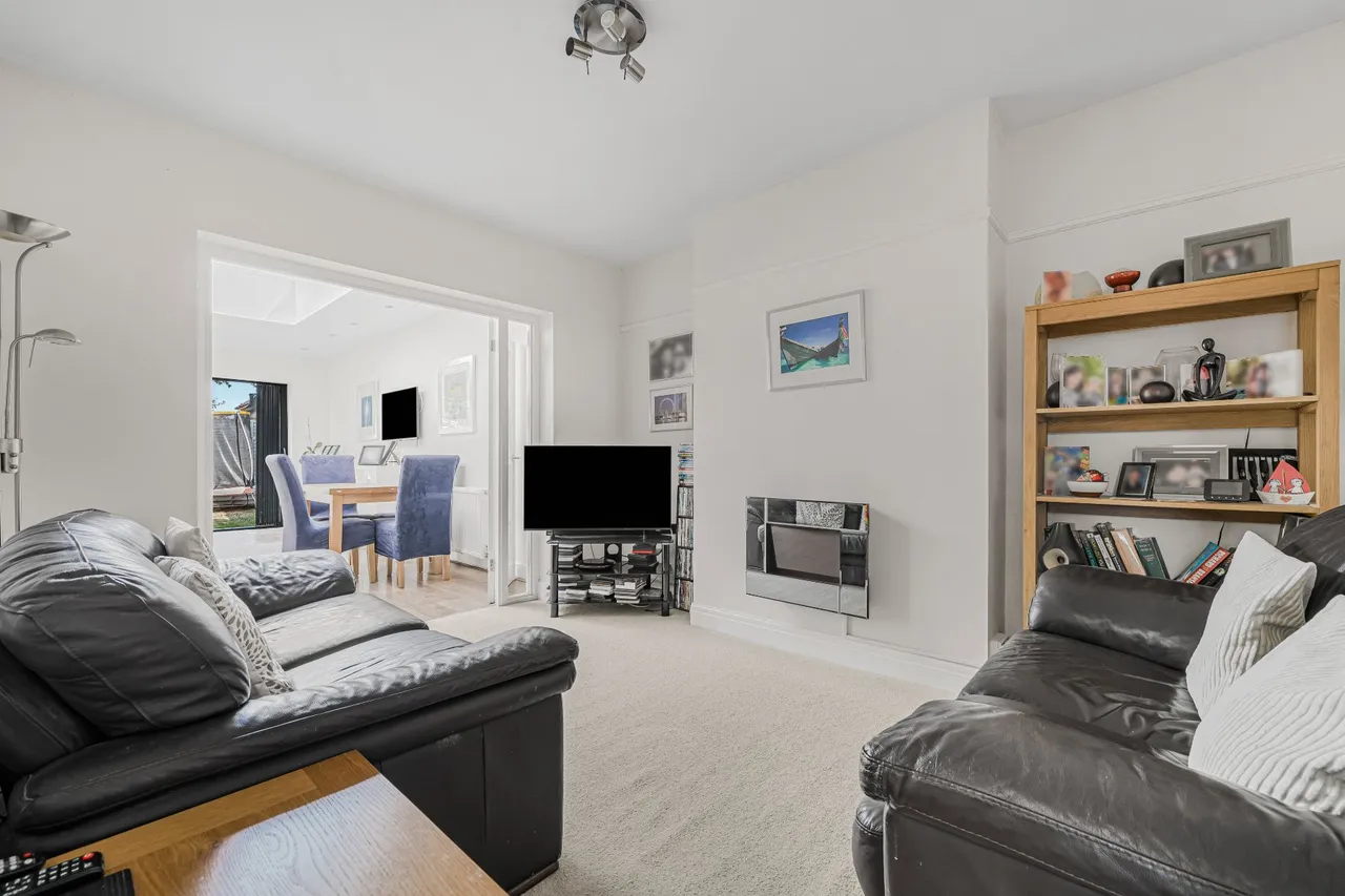King George Avenue, Walton On Thames, KT12, photo 6