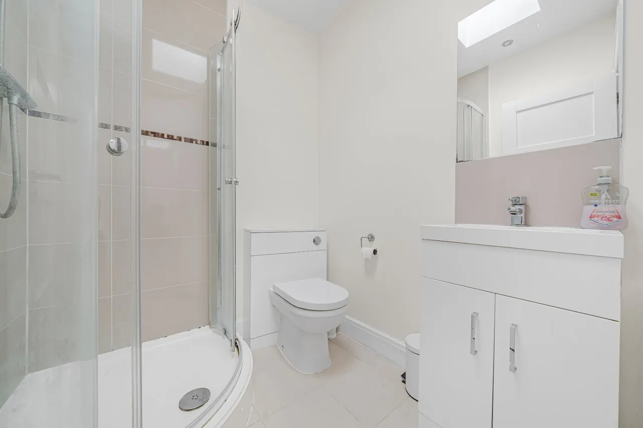 King George Avenue, Walton On Thames, KT12, photo 14