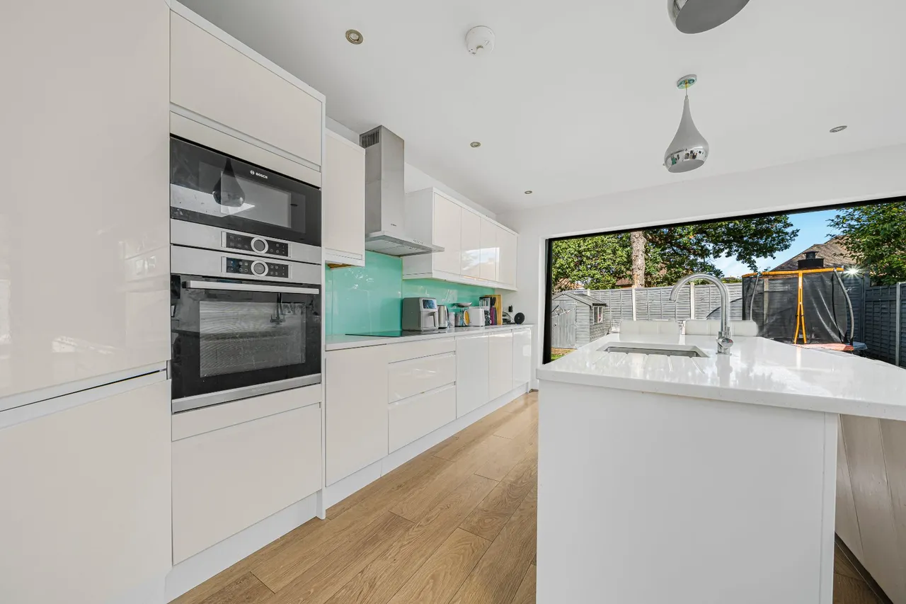 King George Avenue, Walton On Thames, KT12, photo 5