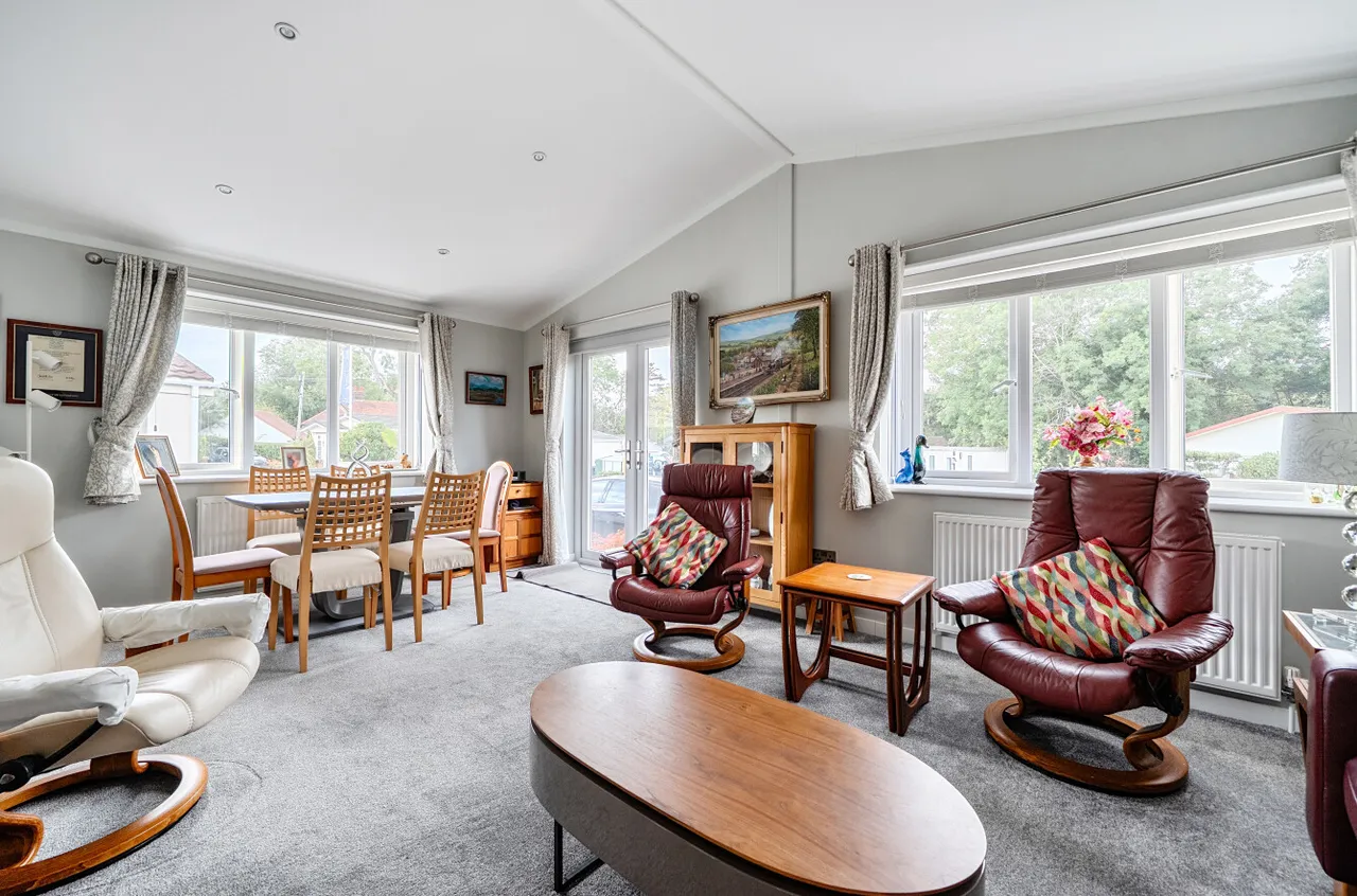 Hermitage Park, Warfield, Bracknell, Berkshire, RG42 6AS, photo 2