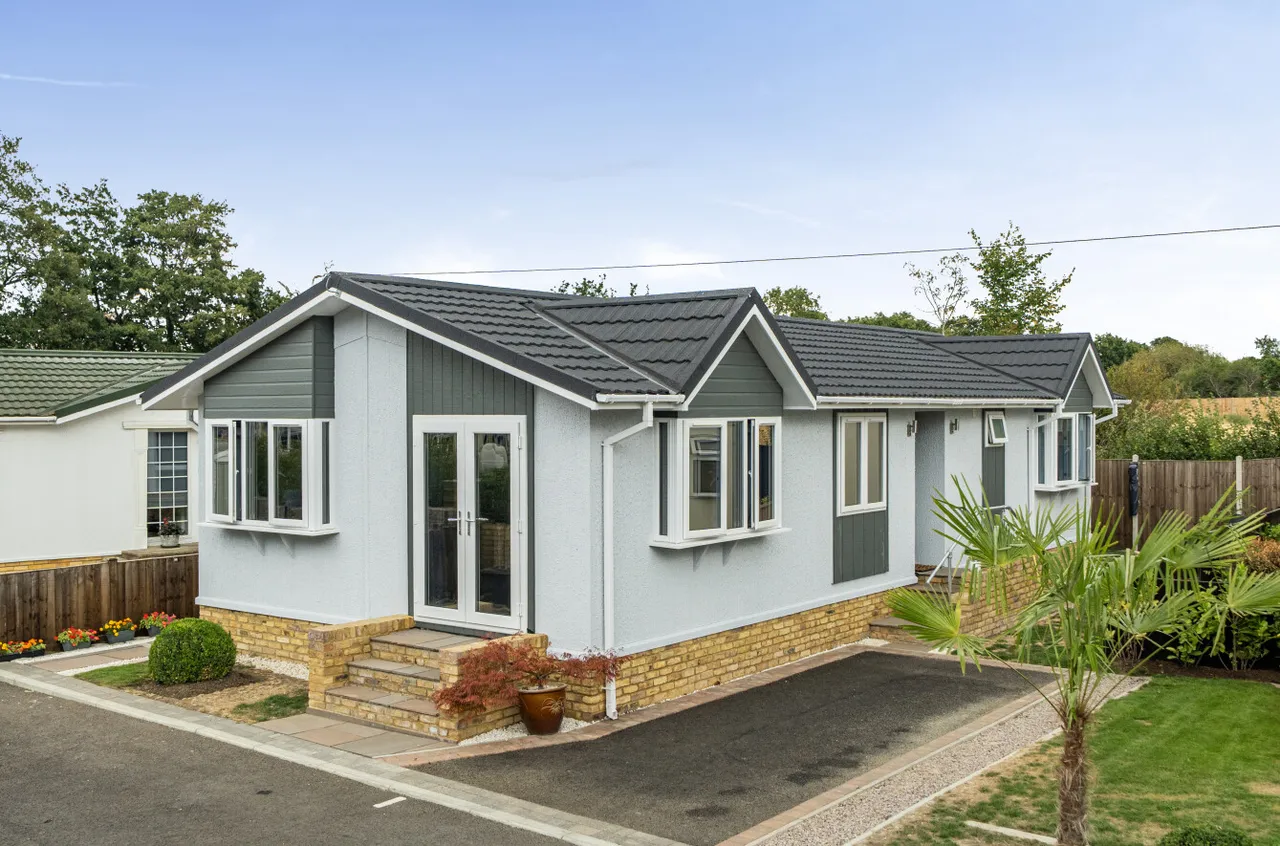 2 bed house for sale — Hermitage Park, Warfield, Bracknell, Berkshire, RG42 6AS