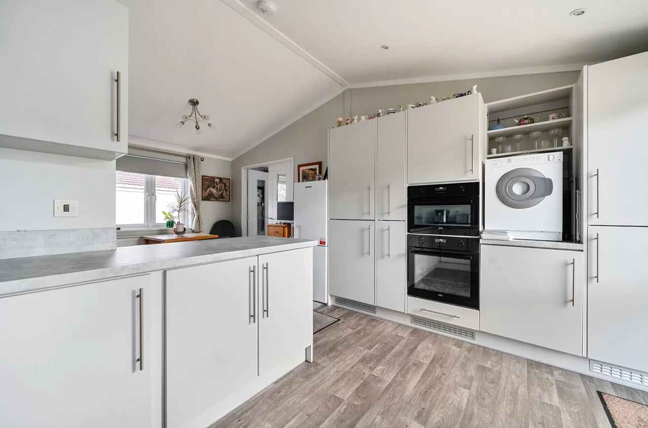 Hermitage Park, Warfield, Bracknell, Berkshire, RG42 6AS, photo 18