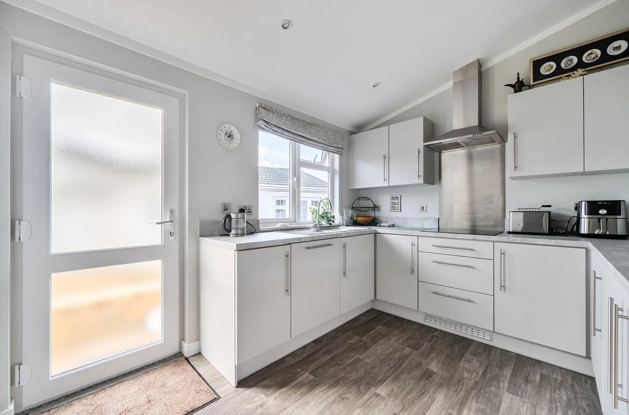 Hermitage Park, Warfield, Bracknell, Berkshire, RG42 6AS, photo 4