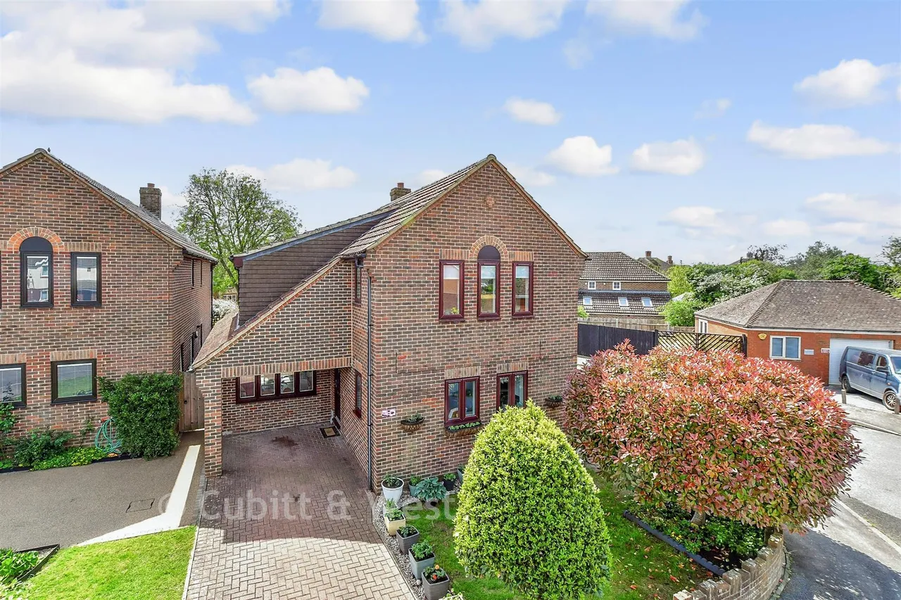 3 bed house for sale, Waterside Drive, Chichester, PO19