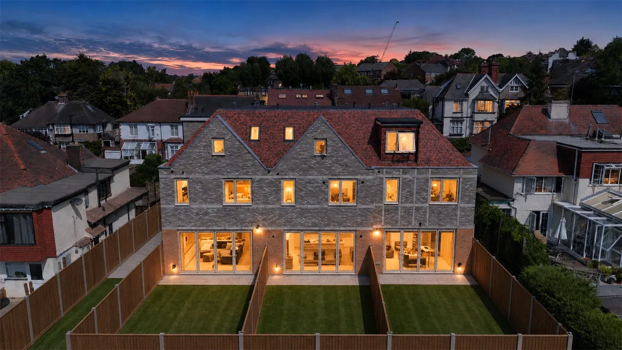 2 bed house for sale — Slades Hill, Enfield, EN2 7EE