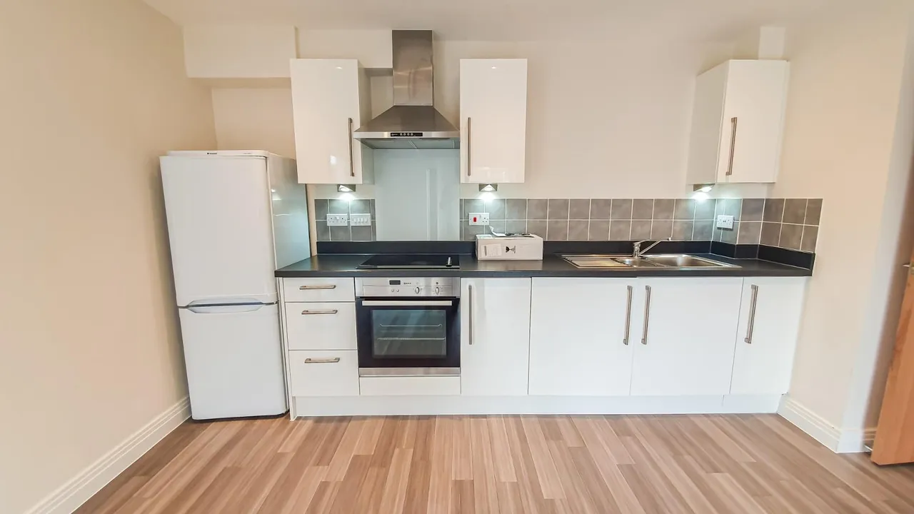 Skyline House Swingate, Stevenage, Herts SG1 1AP, photo 4