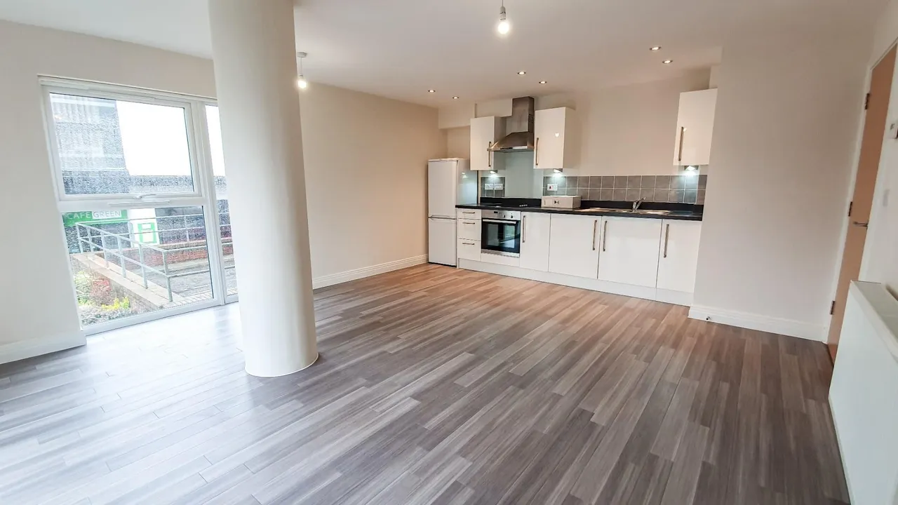 Skyline House Swingate, Stevenage, Herts SG1 1AP, photo 3