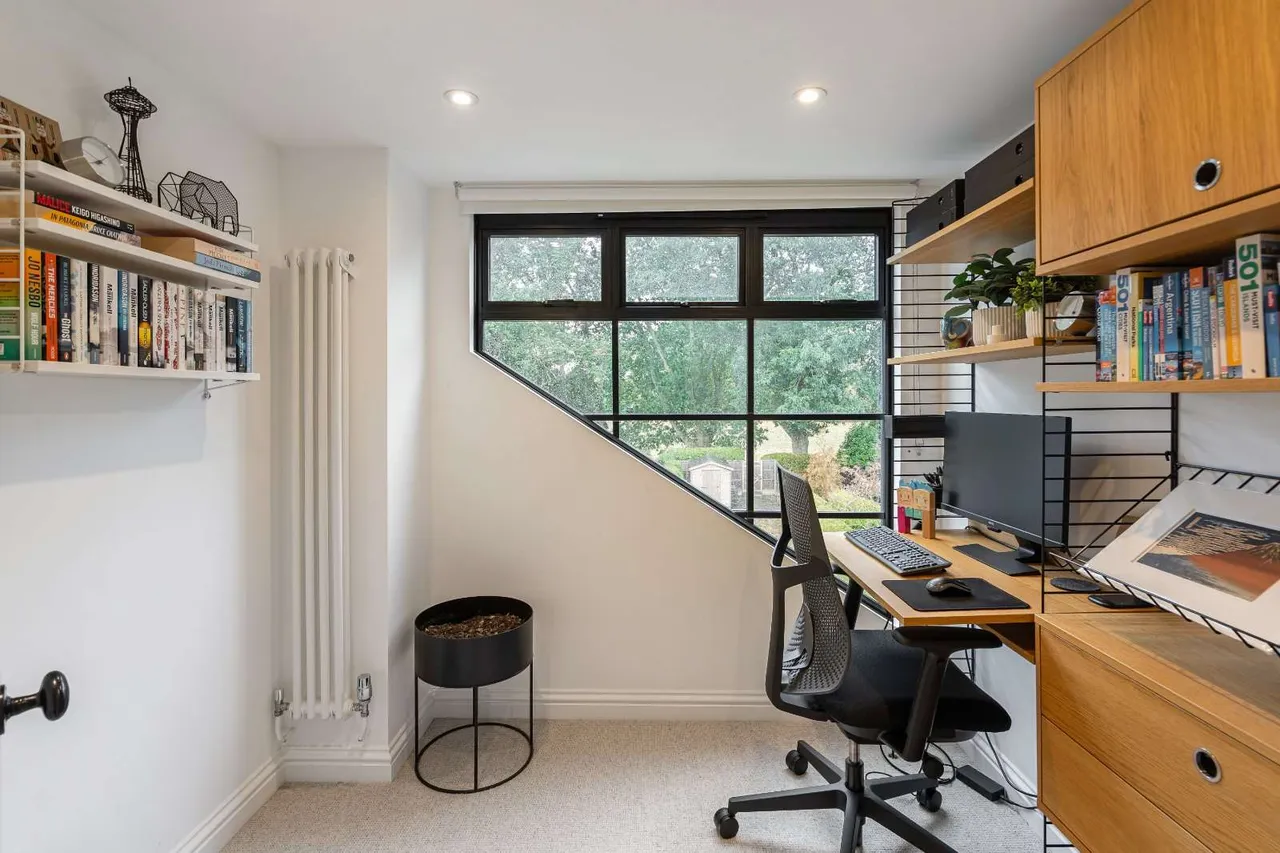 Tilford Road, Farnham, Surrey, GU9 8DW, photo 12