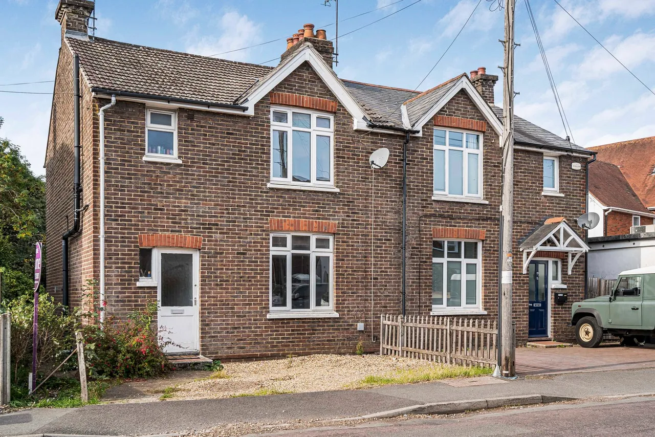3 bed house for sale, Edward Road, Farnham, GU9