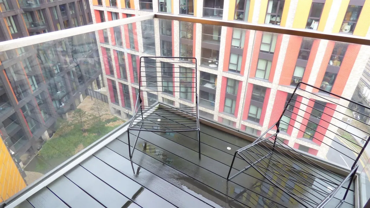 Charles Clowes Walk, Nine Elms SW11, photo 5