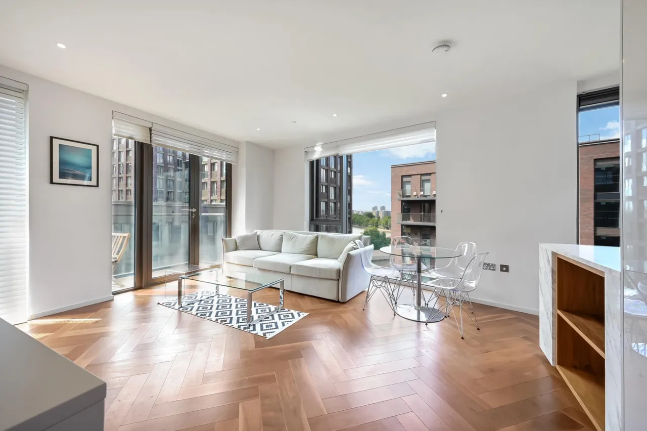2 bed flat for sale, New Union Square, Embassy Gardens, SW11