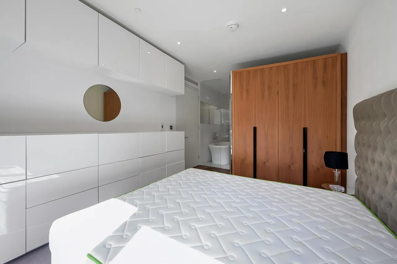 New Union Square, Embassy Gardens, SW11, photo 11