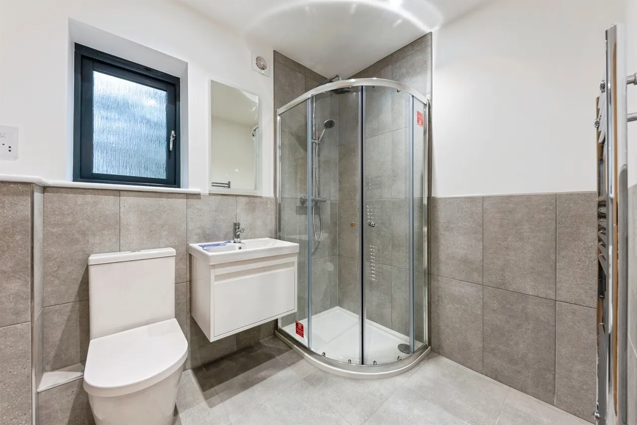 Hall Lane, Harrowby, NG31, photo 12