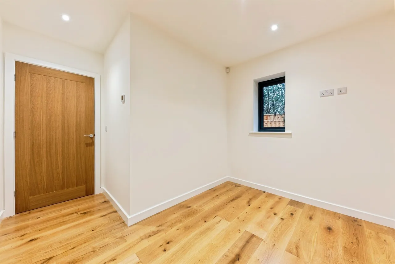 Hall Lane, Harrowby, NG31, photo 11