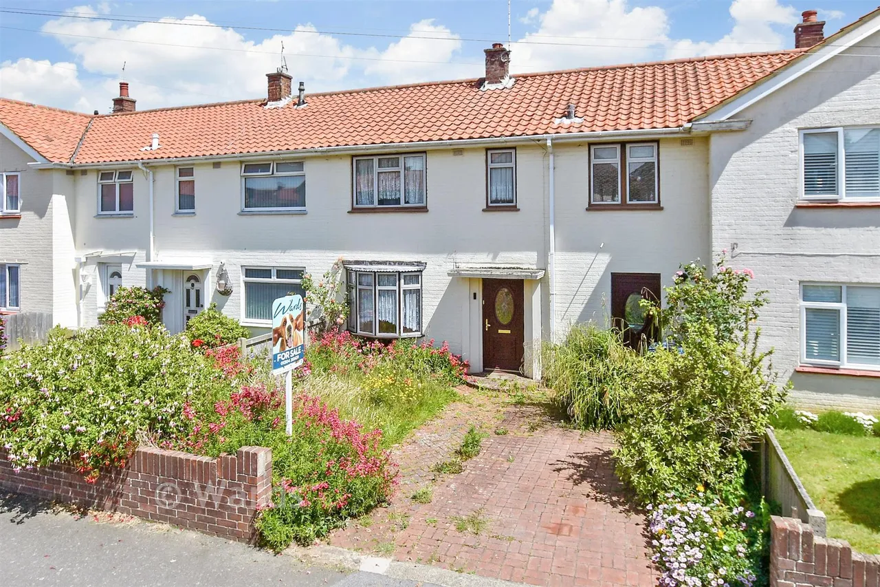 3 bed house for sale, Churchill Avenue, Walmer, CT14