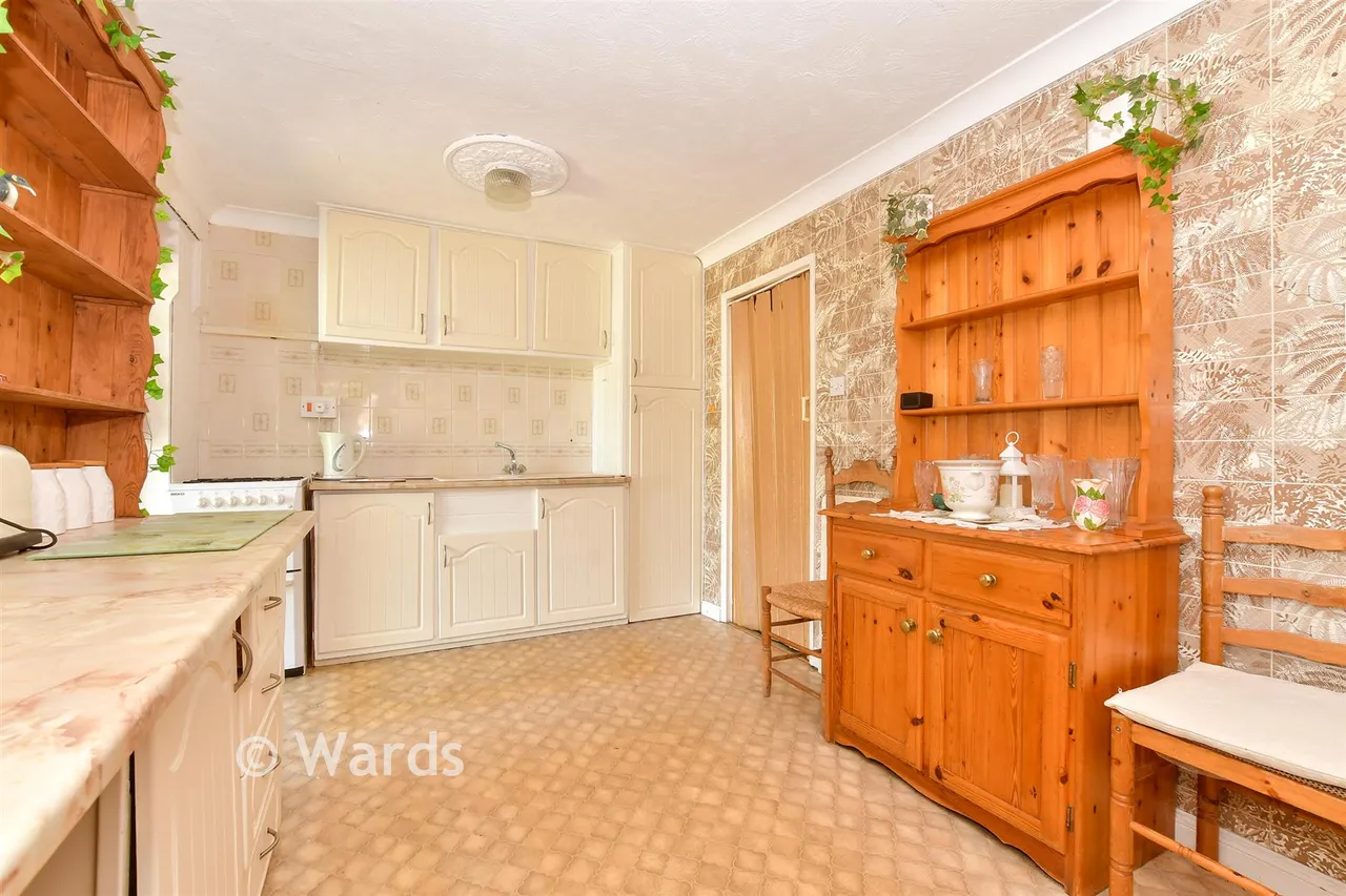Churchill Avenue, Walmer, CT14, photo 2
