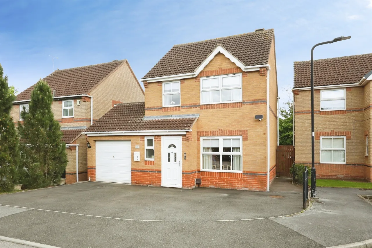 3 bed house for sale — Riverside Court, Dinnington, Sheffield