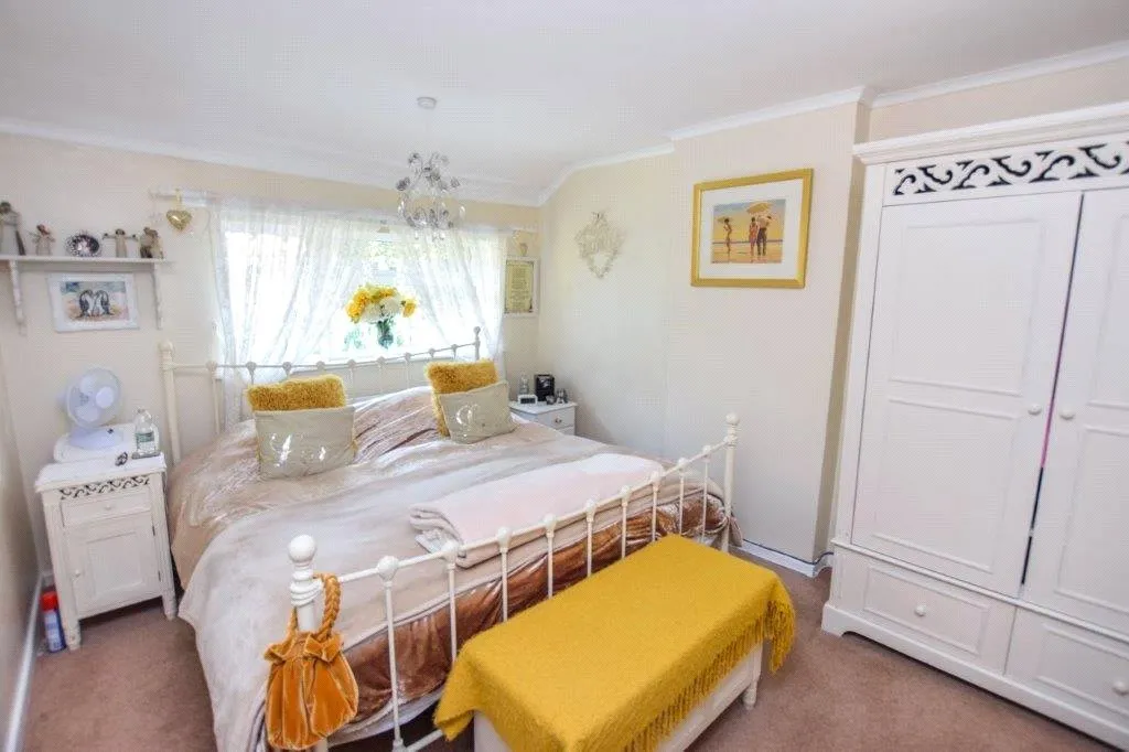 Glebe Road, Farnborough, Hampshire, GU14 8QU, photo 12