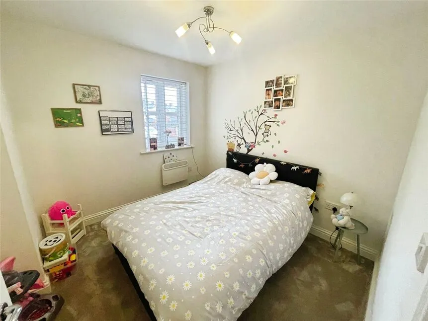 Manor Gardens Close, Loughborough, Leicestershire, LE11, photo 8