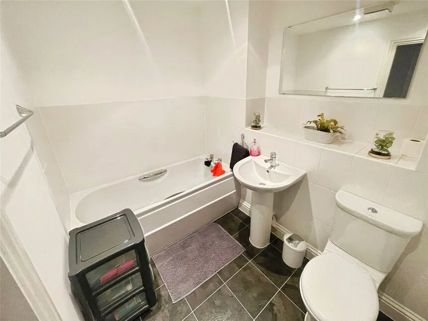 Manor Gardens Close, Loughborough, Leicestershire, LE11, photo 5