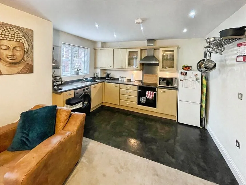 Manor Gardens Close, Loughborough, Leicestershire, LE11, photo 4